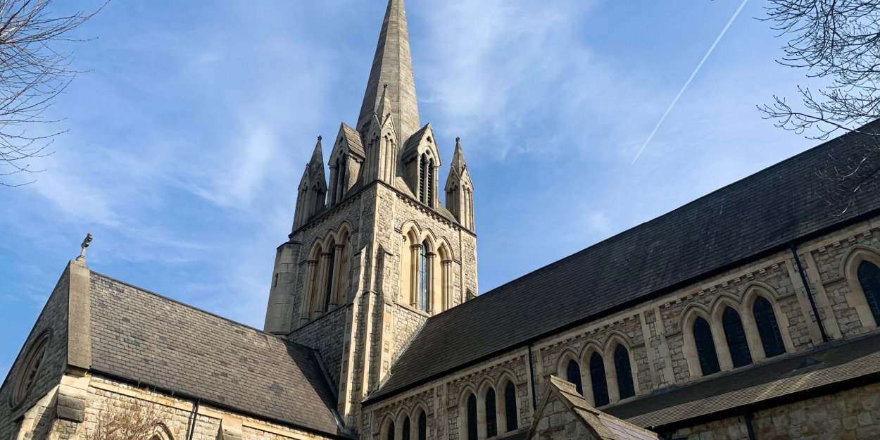 Angleterre  les églises défendent leur rôle dans l'accueil des demandeurs d'asile intéressés par la foi chrétienne