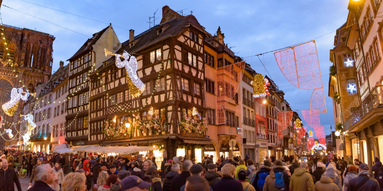 Au marché de Strasbourg, la joie de Noël malgré Magdebourg