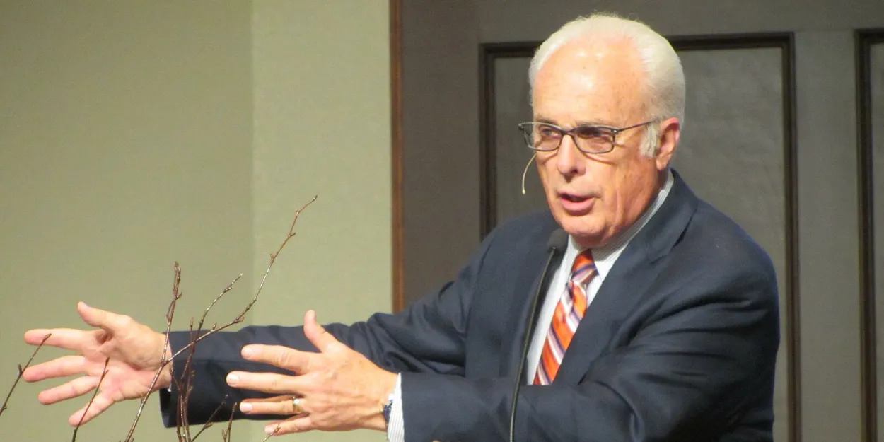 Décès de John MacArthur, un prédicateur qui a touché des millions de personnes par son enseignement biblique