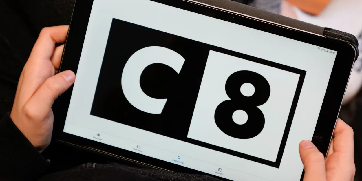 France  la chaîne de télévision C8 (groupe Canal+) privée de fréquence