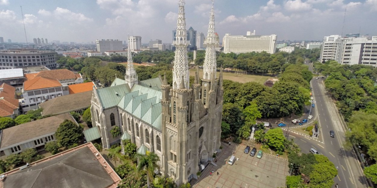 Le gouvernement indonésien examine les mesures de sécurité de Pâques à la cathédrale de Jakarta