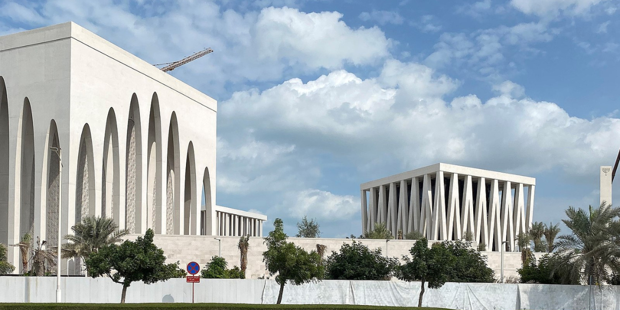 Les Emirats inaugurent un centre interreligieux abritant une église, une mosquée et leur première synagogue