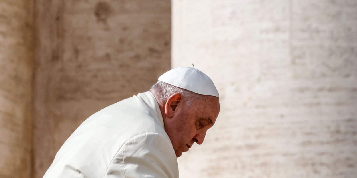 L'état du pape François "reste critique mais stationnaire"