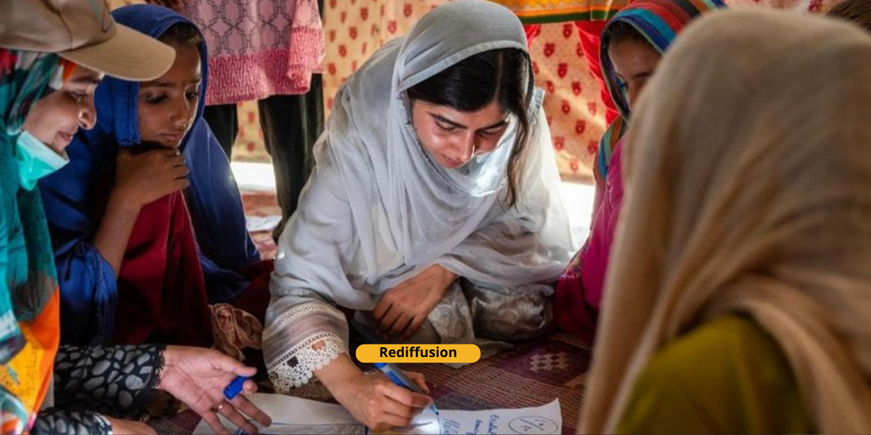 Malala de retour au Pakistan aux côtés des femmes rescapées des inondations