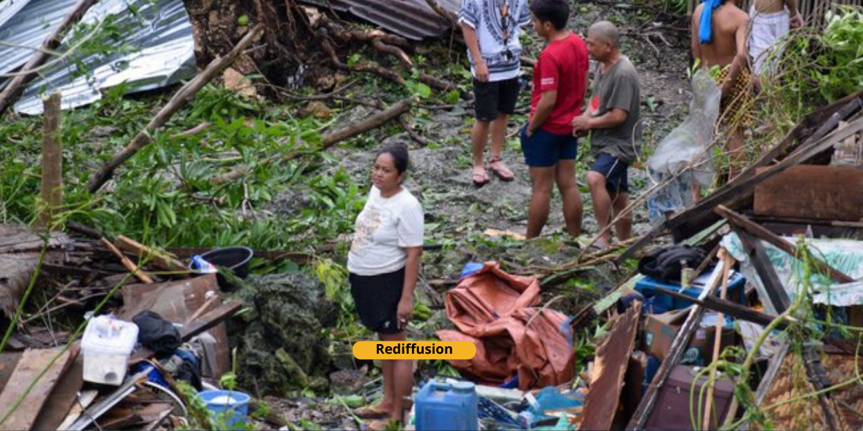 Mort de cinq secouristes déployés dans des zones inondées après le typhon Noru aux Philippines