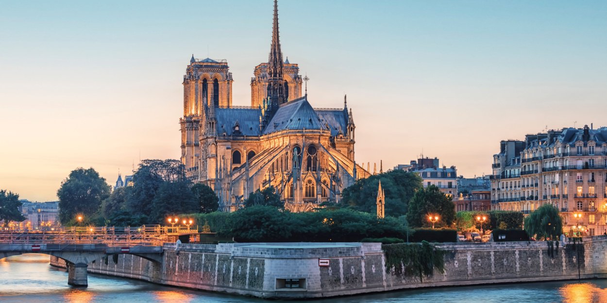 Pour les JO, une rencontre religieuse devant la cathédrale Notre-Dame