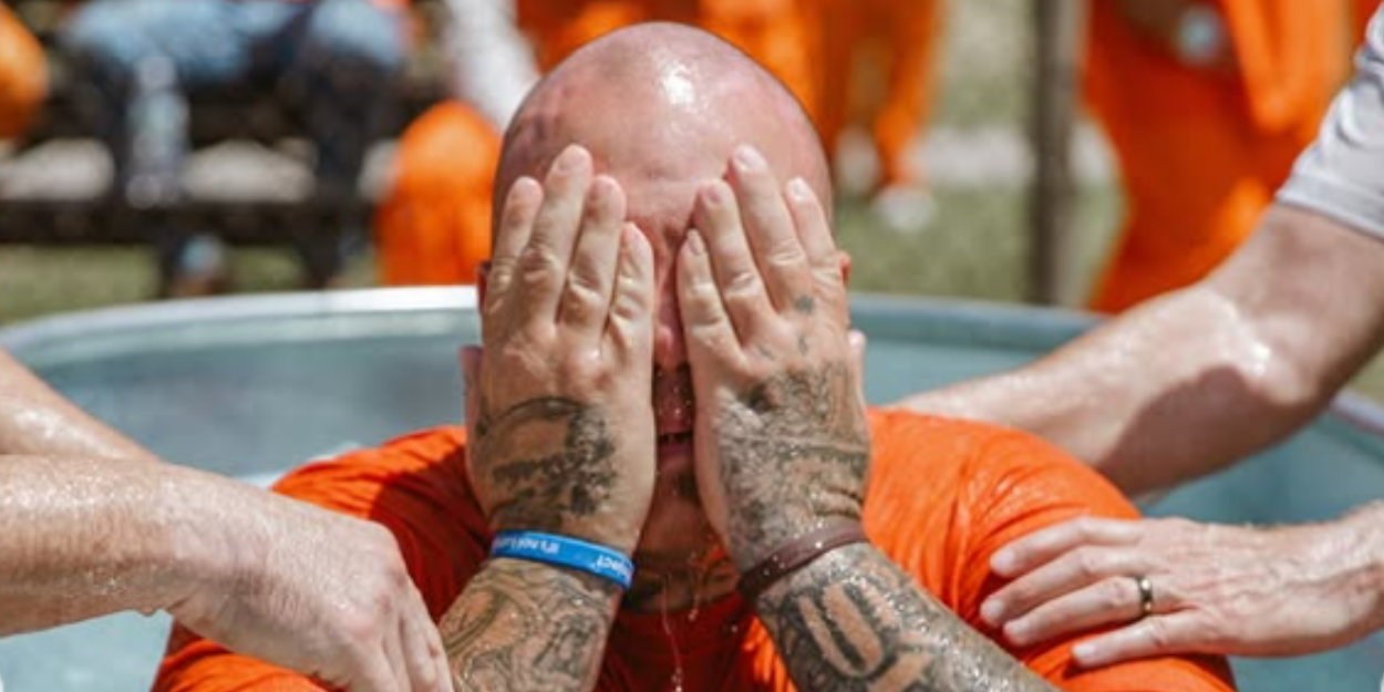 etats_unis_400_detenus_acceptent_evangile_dizaine_recoit_bapteme