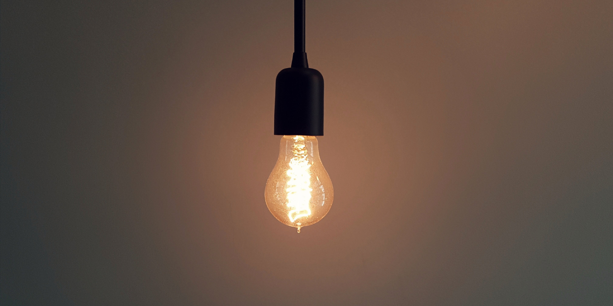 os_ma_lumiere_dans_monde_qui_se_cache_presenciel
