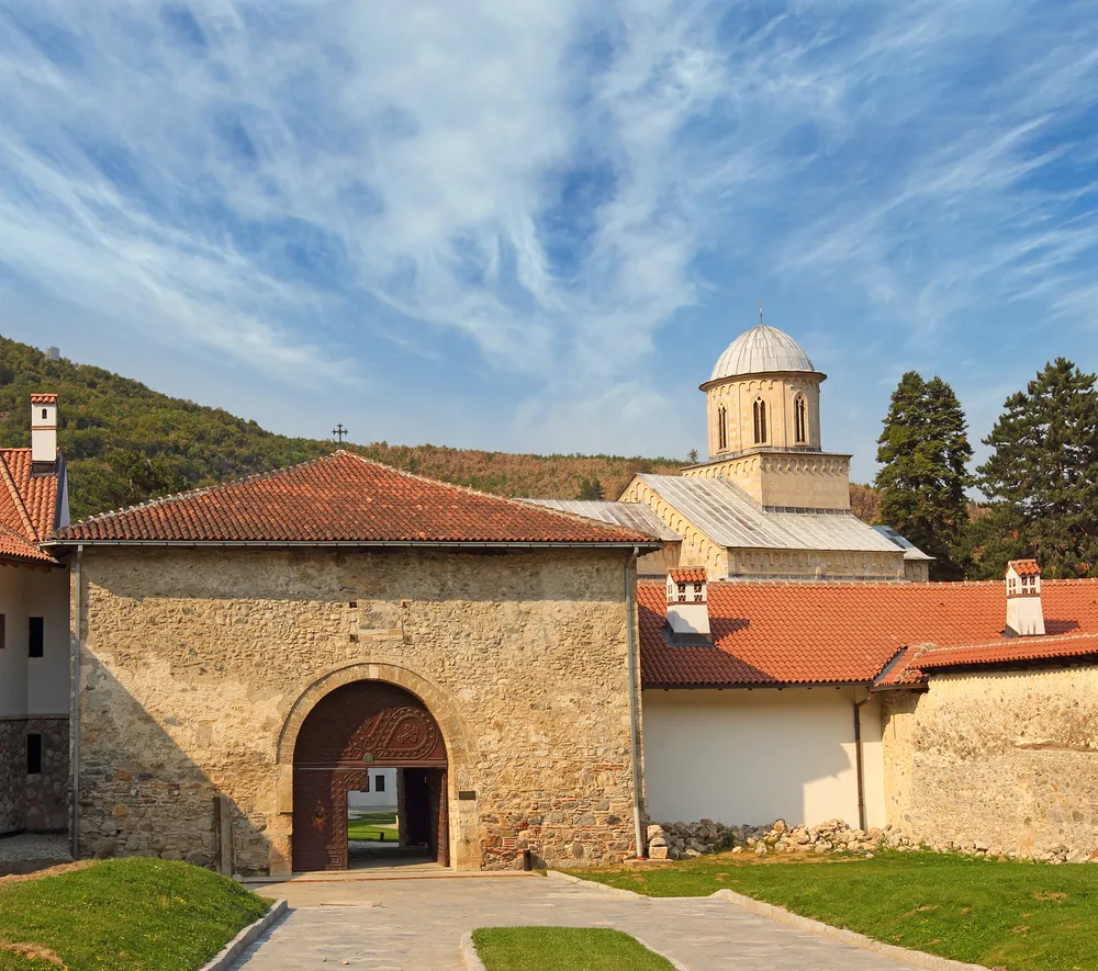 L'Otan protège au Kosovo le monastère médiéval de Decani