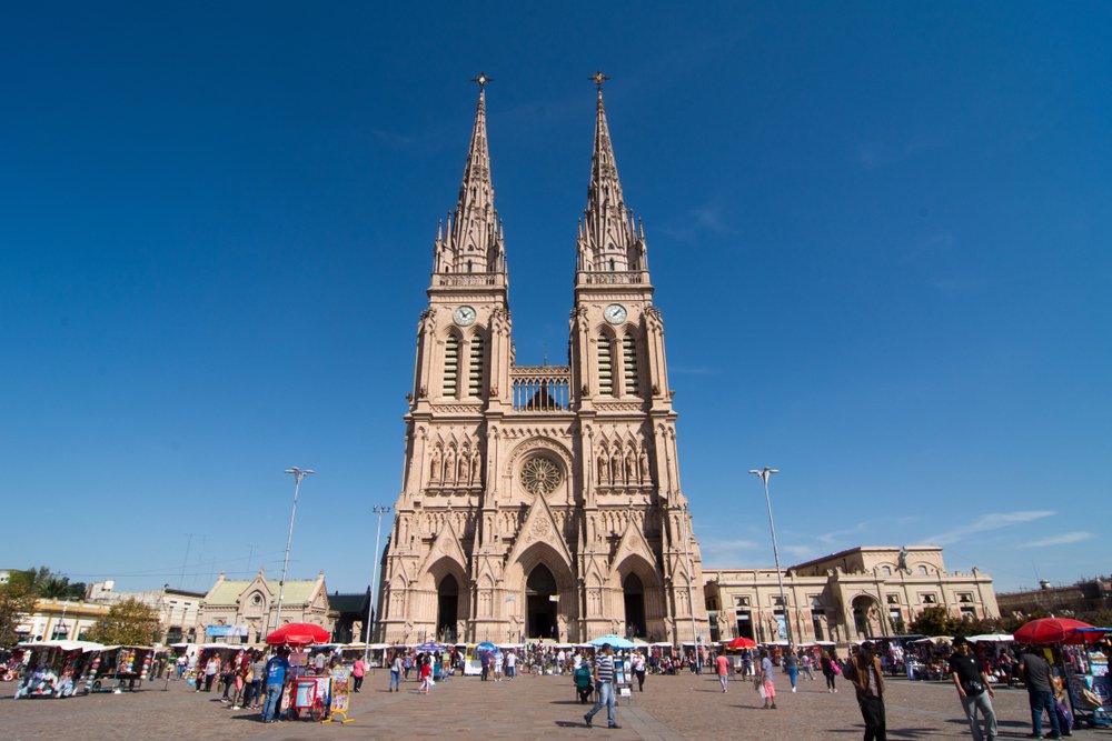 Le chef de l'Eglise en Argentine déplore que les réformes excluent les plus pauvres