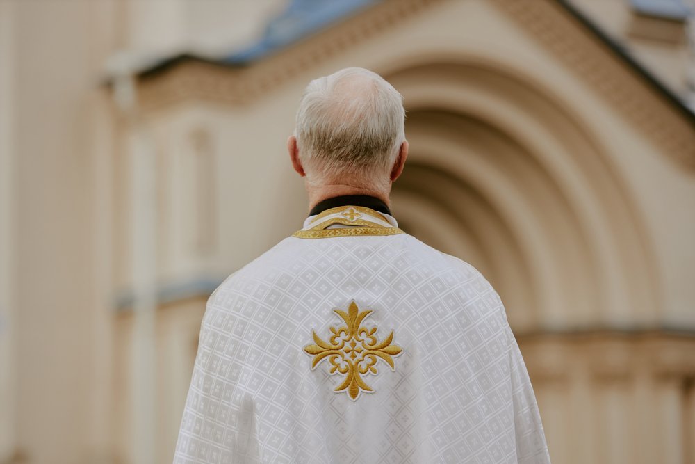 La moitié des prêtres catholiques ne respectent pas leur vœu de célibat selon une théologienne