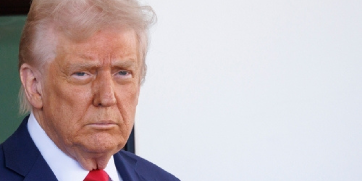 trump_deguise_pape_reseaux_sociaux_attire_critiques